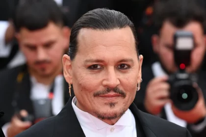 johnny-depp-receives-standing-ovation-at-cannes-film-festival