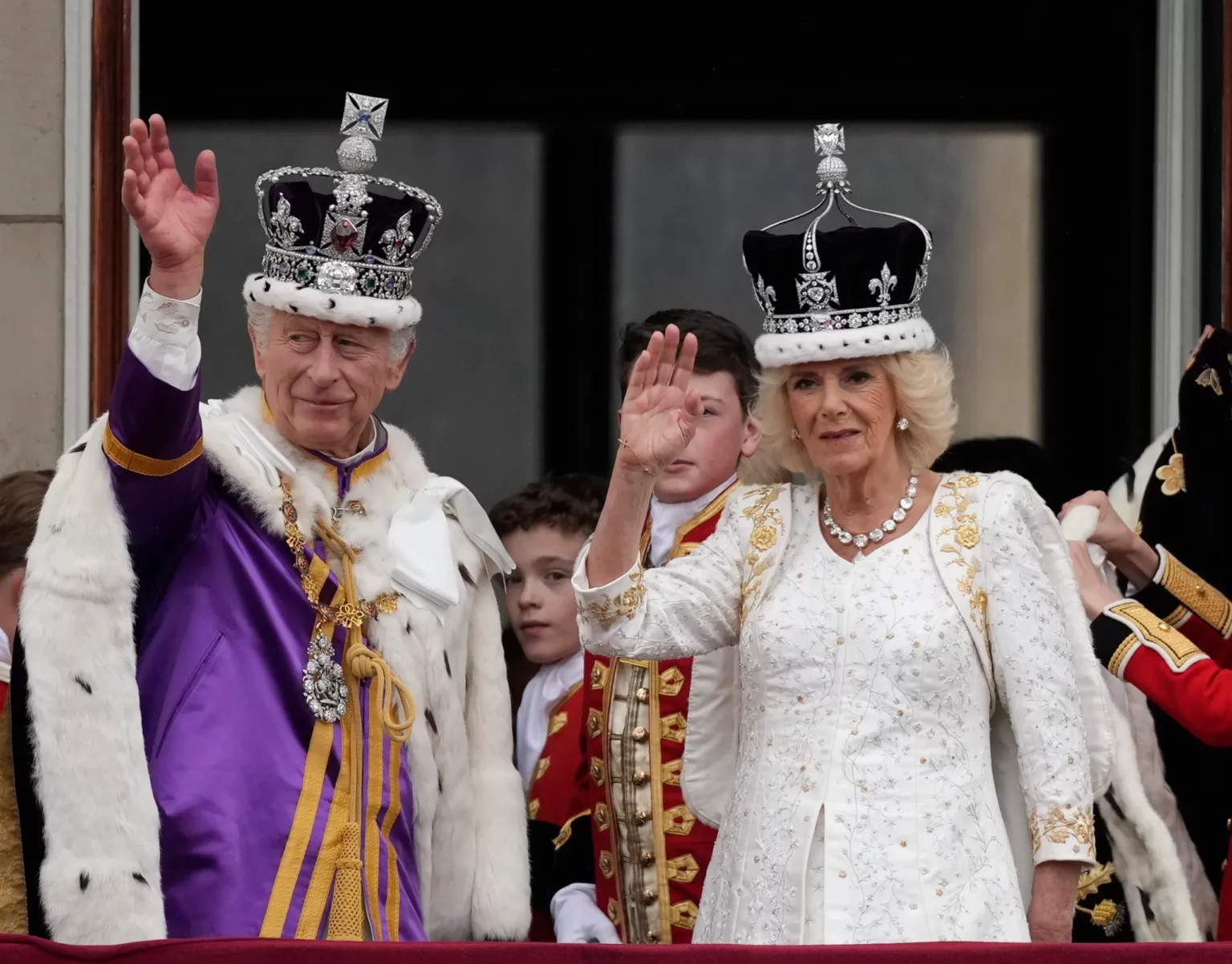 king-charles-iiis-heartwarming-gesture-towards-queen-camilla-steals-the-show-at-coronation-ceremony