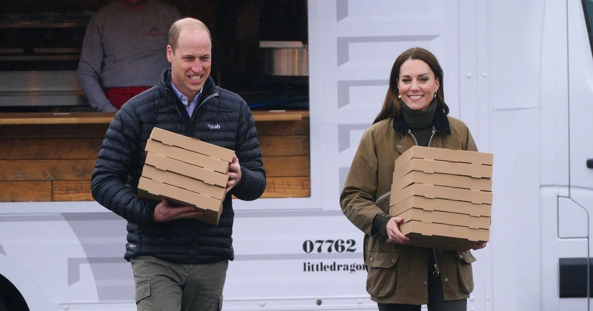 prince-william-and-kate-middleton-deliver-pizzas-to-mountain-rescue-team-in-wales