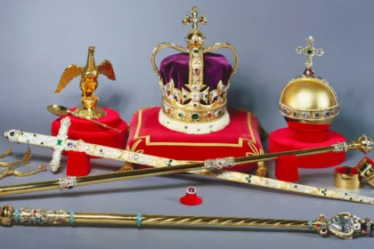palace-reveals-stunning-details-of-king-charles-coronation-regalia