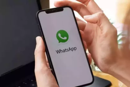 whatsapp-works-on-translucent-effect-for-tab-bar-in-upcoming-update