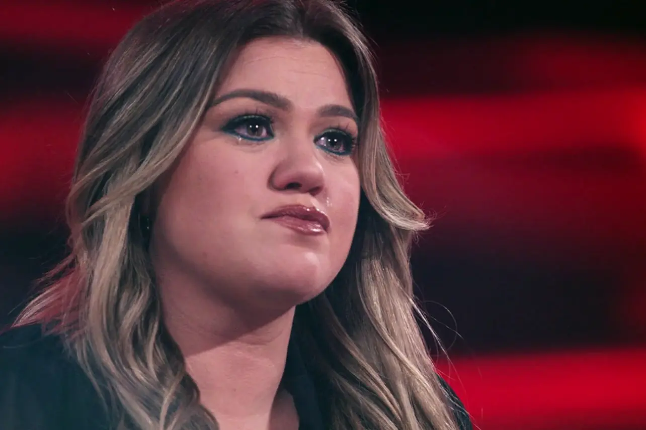 kelly-clarkson-breaks-down-in-tears-as-she-opens-up-about-her-daughters-learning-disability