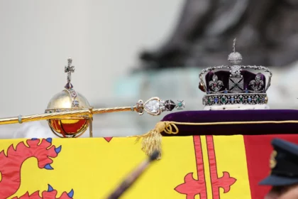 south-africans-urge-britain-to-return-diamonds-set-in-king-charles-crown-jewels