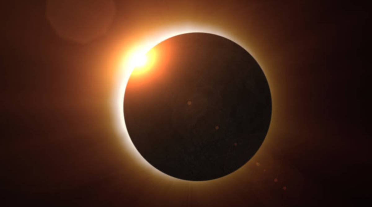 rare-hybrid-solar-eclipse-attracts-thousands-of-tourists-and-scientists-to-western-australia