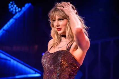 taylor-swift-honored-with-park-bench-in-her-hometown-of-nashville