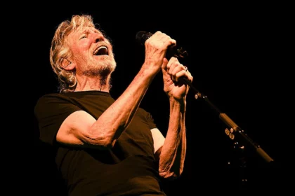 roger-waters-frankfurt-concert-proceeds-amid-controversy-and-protests