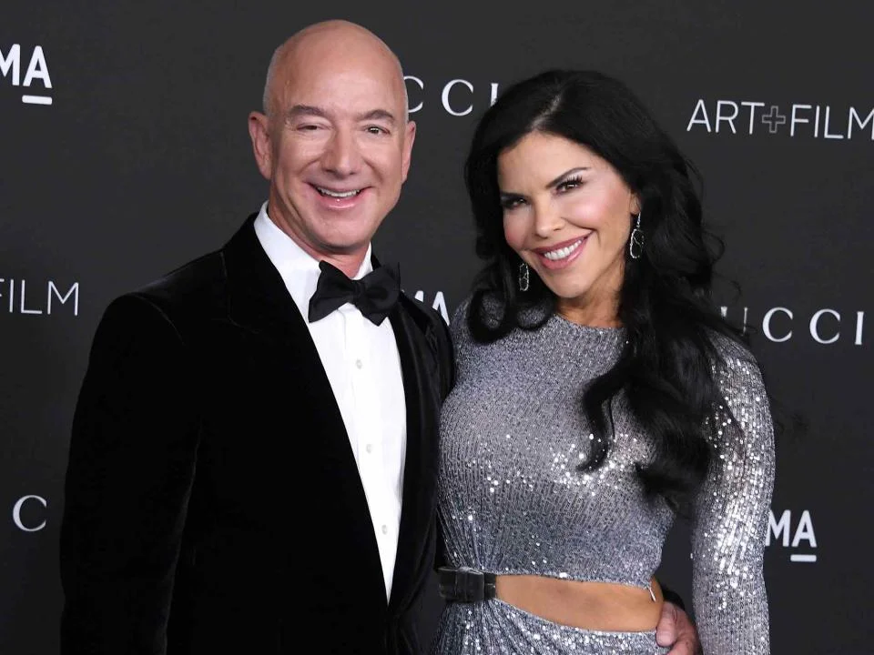 jeff-bezos-takes-relationship-with-lauren-sanchez-to-the-next-level-as-they-get-engaged