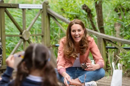princess-of-wales-kate-middleton-embraces-beekeeping-on-world-bee-day