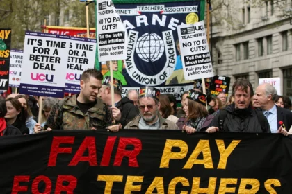 teachers-in-england-reject-a-pay-offer-from-the-government-announce-further-strikes