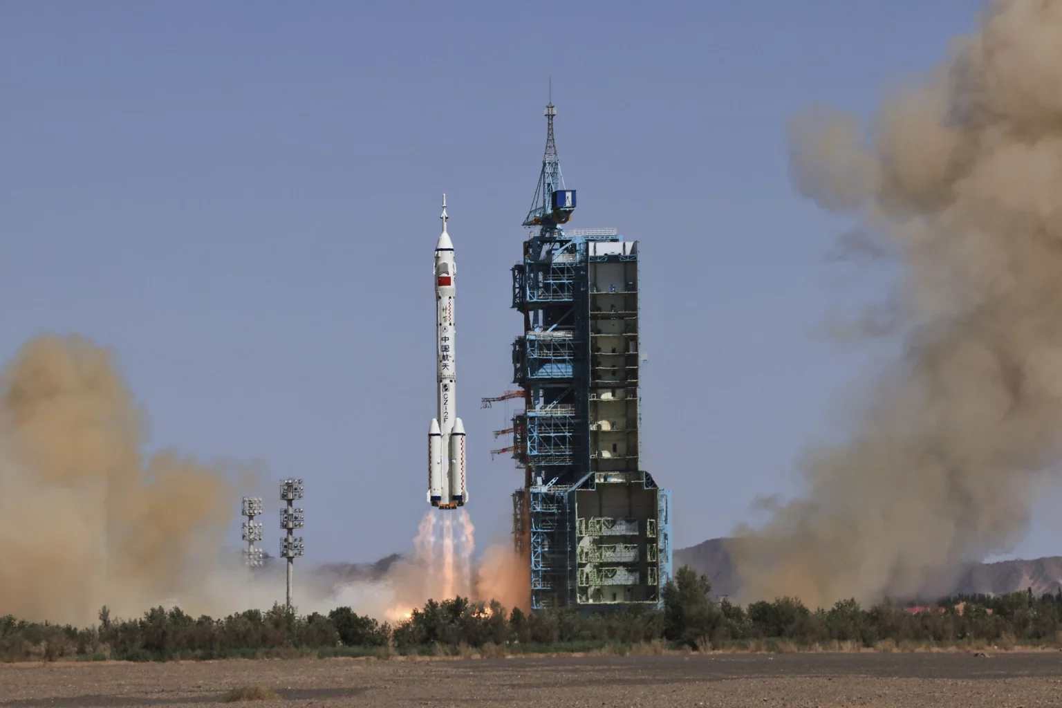 chinese-spacecraft-returns-to-earth-after-staying-in-orbit-for-276-days