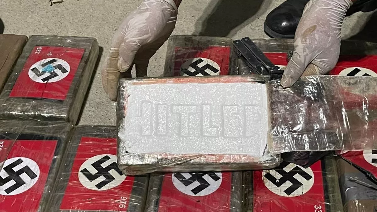 peru-police-seize-cocaine-packets-with-the-nazi-flag-printed