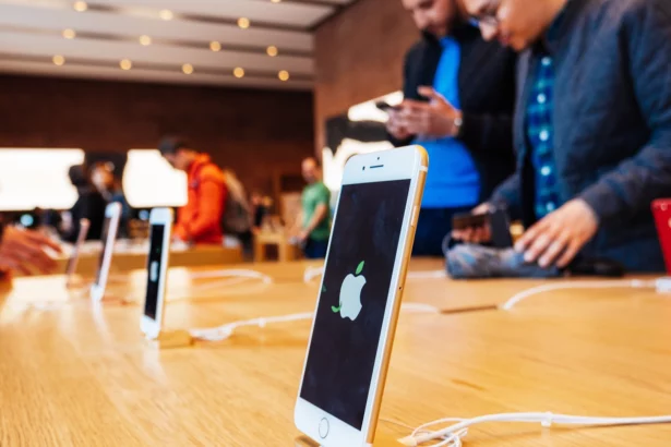 russia-fsb-says-exposed-us-spy-plot-using-malware-to-penetrate-apple-phones