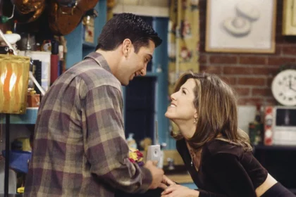 jennifer-aniston-opens-up-about-first-on-screen-kiss-with-david-schwimmer-on-friends