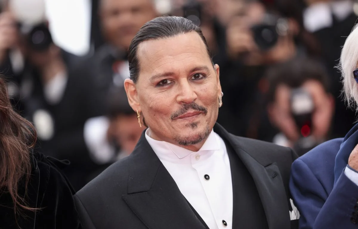 johnny-depp-makes-a-stunning-appearance-at-the-76th-cannes-film-festival