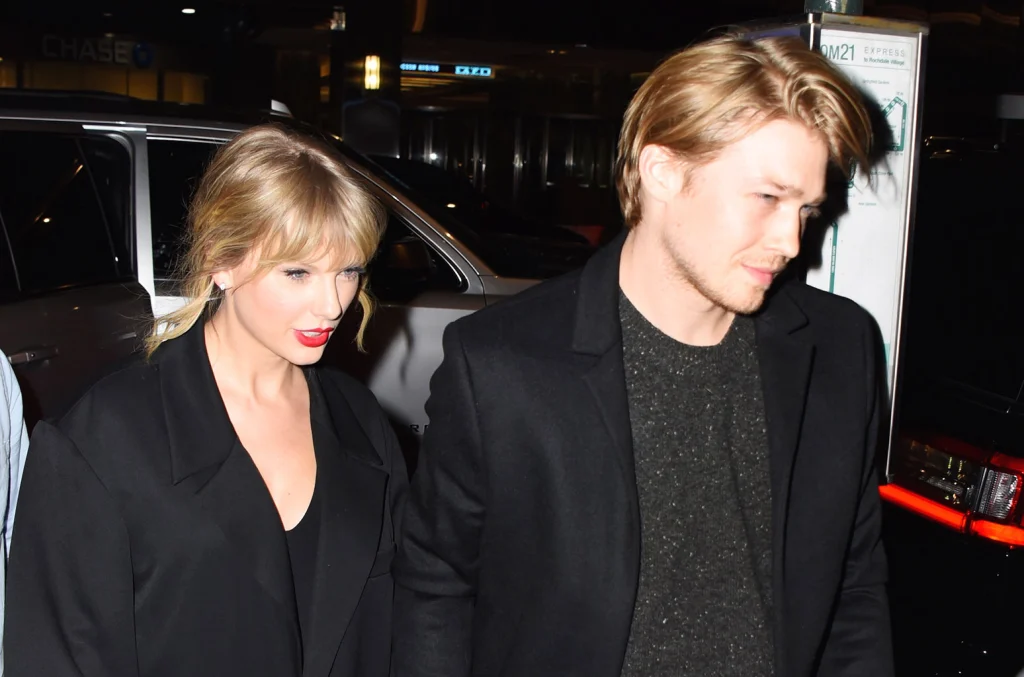 taylor-swifts-response-to-concerned-fan-after-breakup-with-joe-alwyn-goes-viral