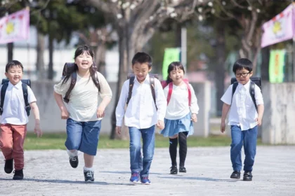 how-japanese-kids-walk-to-school-alone-safely