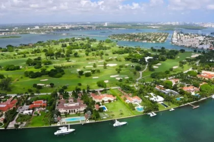 jeff-bezos-buys-68-million-waterfront-mansion-on-billionaire-bunker-island