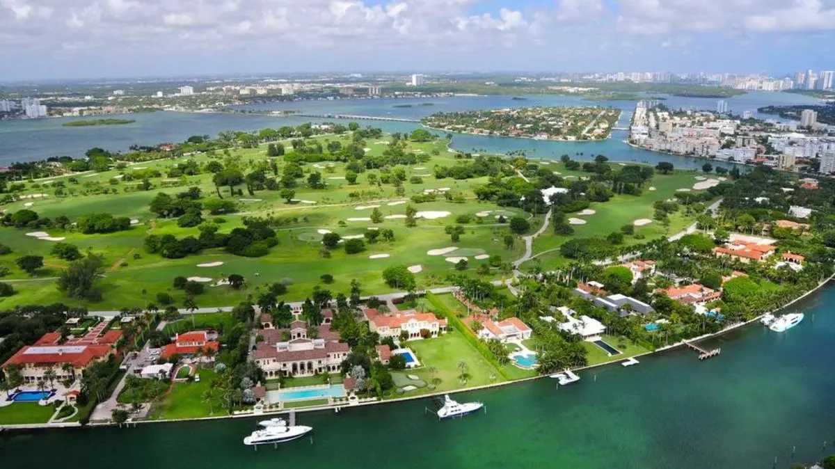 jeff-bezos-buys-68-million-waterfront-mansion-on-billionaire-bunker-island