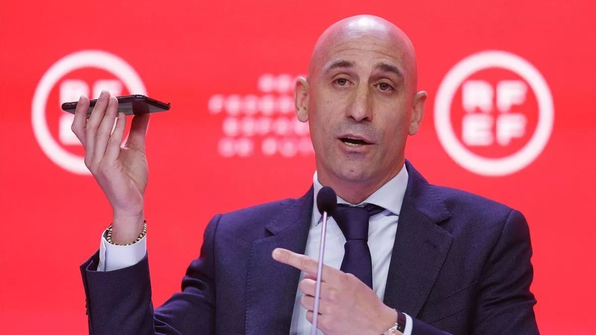 spains-football-federation-to-take-legal-action-to-defend-its-president-luis-rubiales-amid-rage-over-kiss