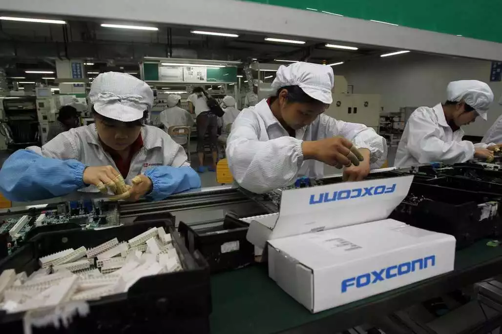 foxconn-leading-manufacturers-of-iphone-sees-revenue-slump-as-low-demand