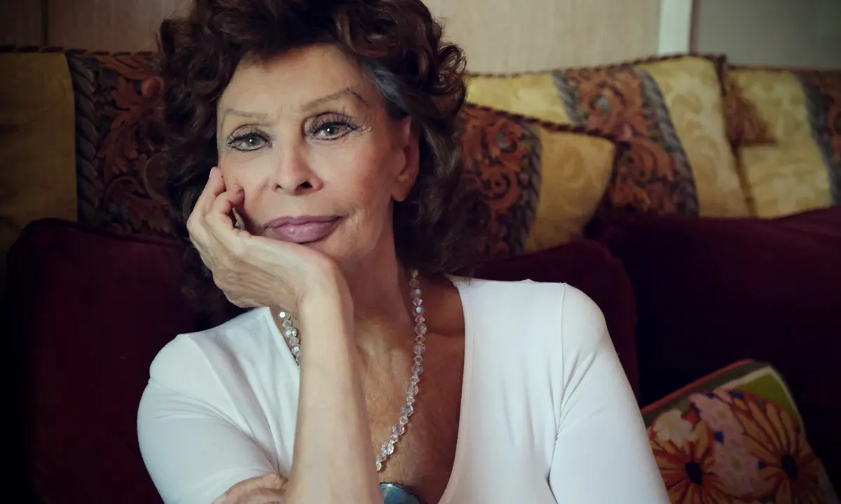 sophia-loren-hospitalized-after-suffering-a-fall-at-her-swiss-home