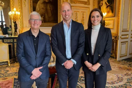 apple-ceo-tim-cook-greeted-by-kate-middleton-and-prince-william-at-windsor-castle