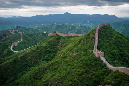 two-people-were-arrested-after-digging-a-hole-in-the-great-wall-of-china