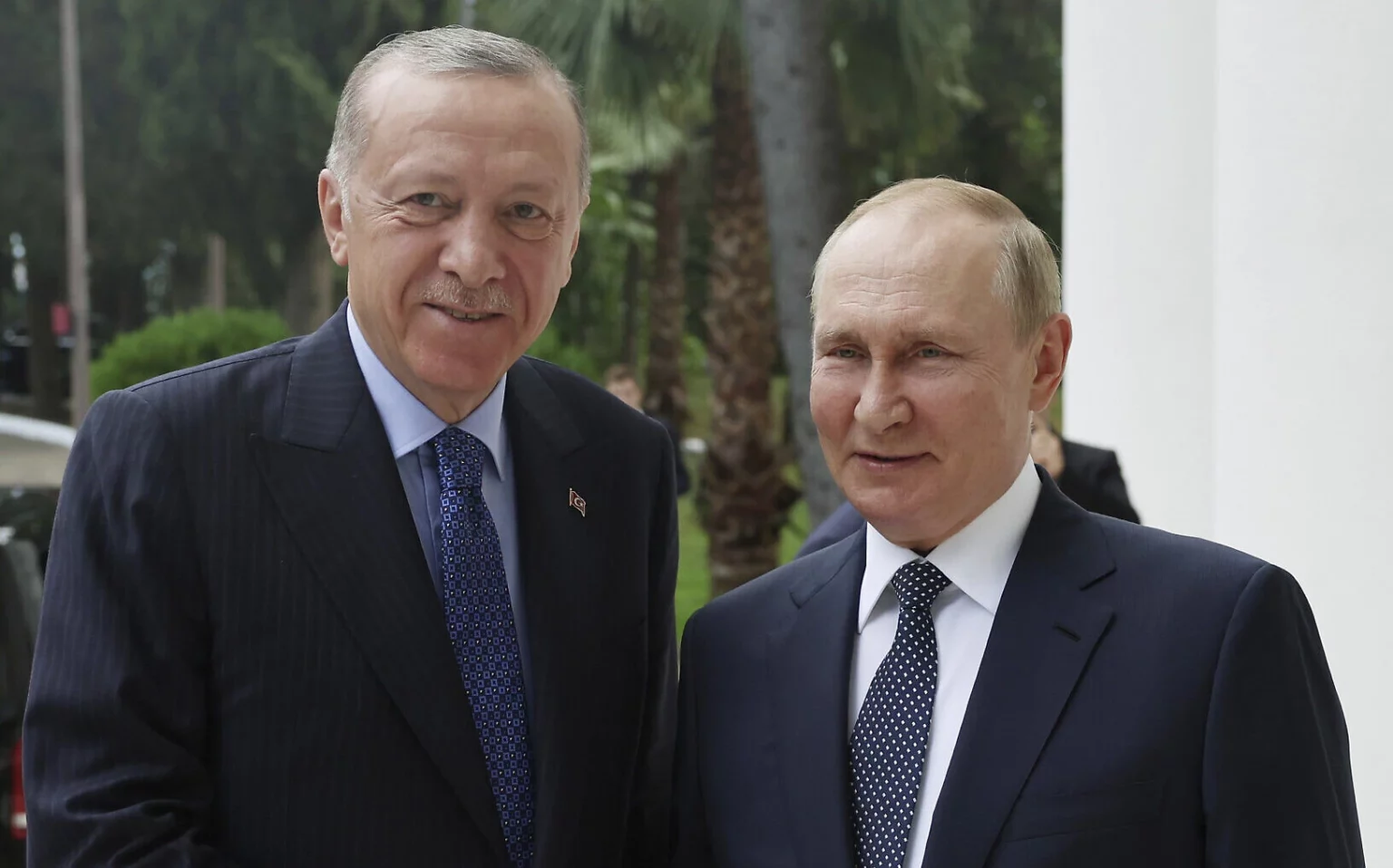 turkeys-erdogan-welcomed-by-russias-putin-in-russias-black-sea-resort-of-sochi