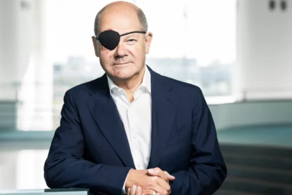german-chancellor-scholz-tweets-a-pirate-style-picture-of-himself-with-a-black-eye-patch-after-a-jogging-accident