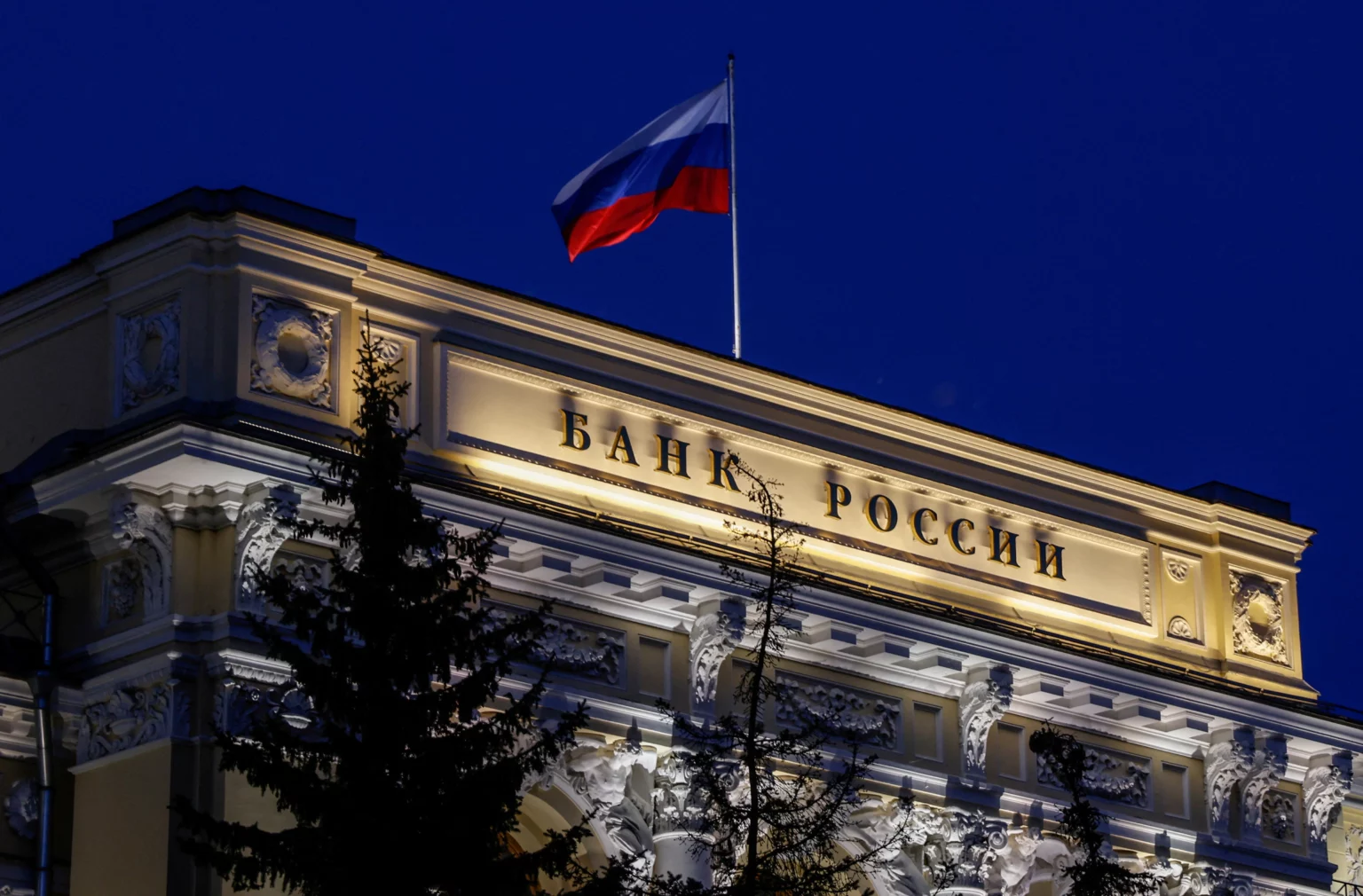 russia-plans-to-step-up-to-boost-the-weakening-ruble