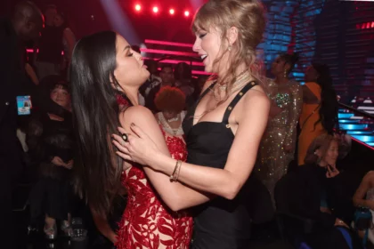 2023-mtv-vma-taylor-swift-and-selena-gomez-shared-friendship-moments