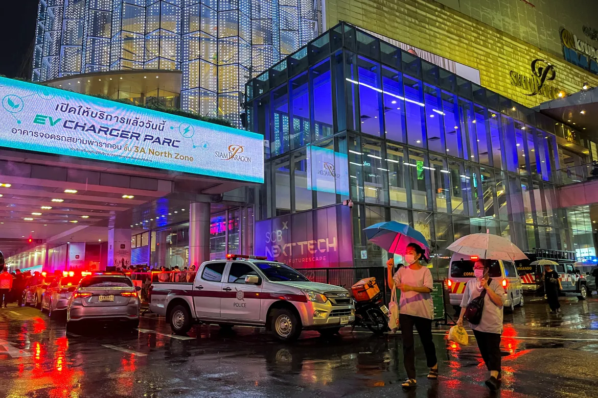 two-men-arrested-for-selling-a-gun-to-a-14-year-old-suspect-attack-at-bangkoks-siam-paragon-mall