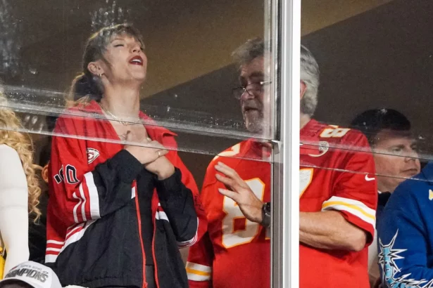 taylor-swift-seen-chatting-with-travis-kelces-father-ed-kelce-at-kansas-city-chiefs-vs-denver-broncos-game