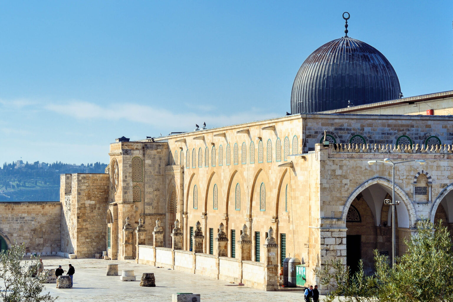israel-closes-all-checkpoints-across-jerusalem-restricts-entry-into-al-aqsa