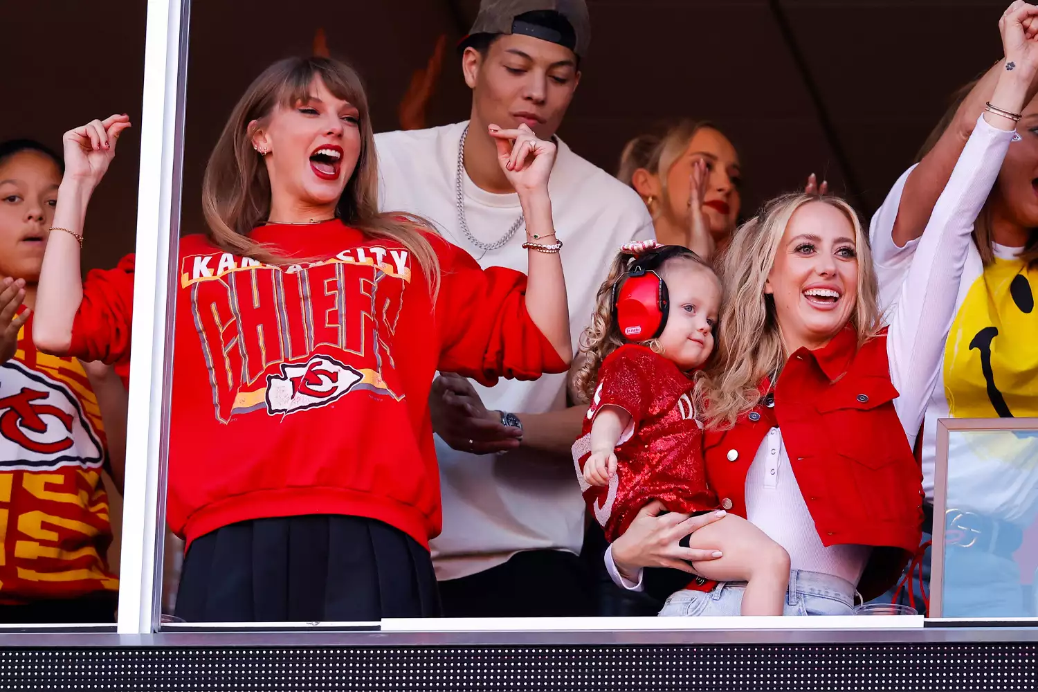 travis-kelce-and-the-chiefs-win-the-fourth-game-with-taylor-swift-cheering-in-the-stands