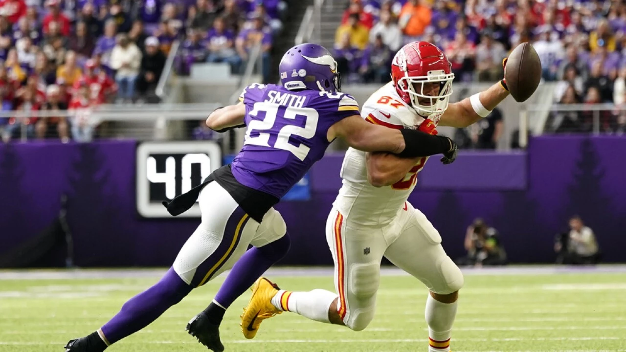 without-taylor-swift-in-the-stands-travis-kelce-and-the-chiefs-snag-a-win-over-the-vikings