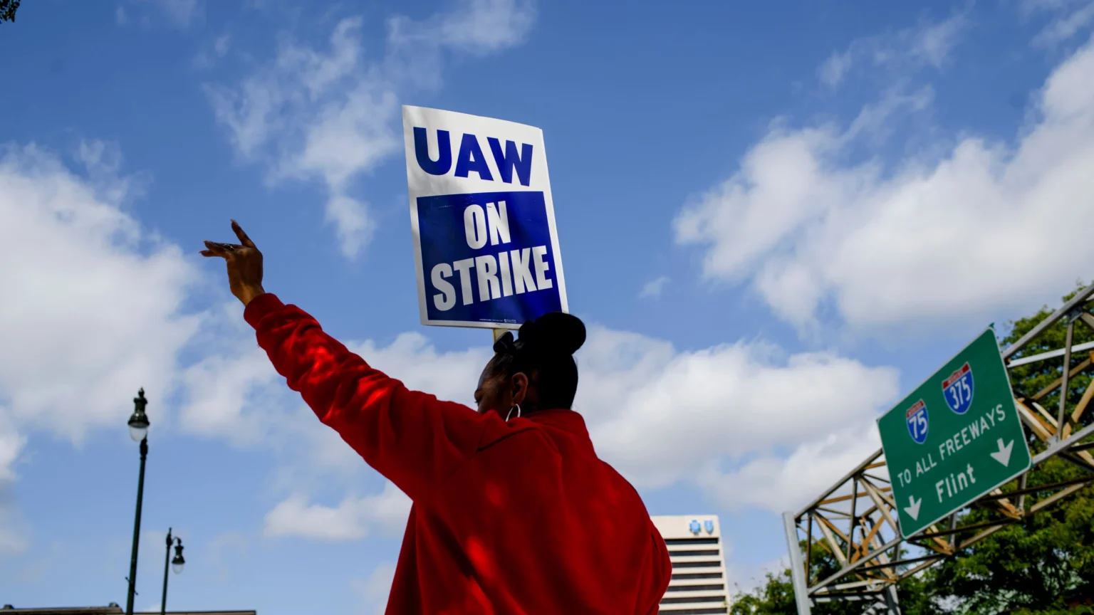 4000-more-autoworkers-will-join-other-uaw-members-on-strike-union