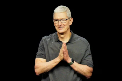 apple-ceo-tim-cook-makes-a-surprise-visit-to-china-as-his-company-faces-slumping-phone-sales-in-the-biggest-market