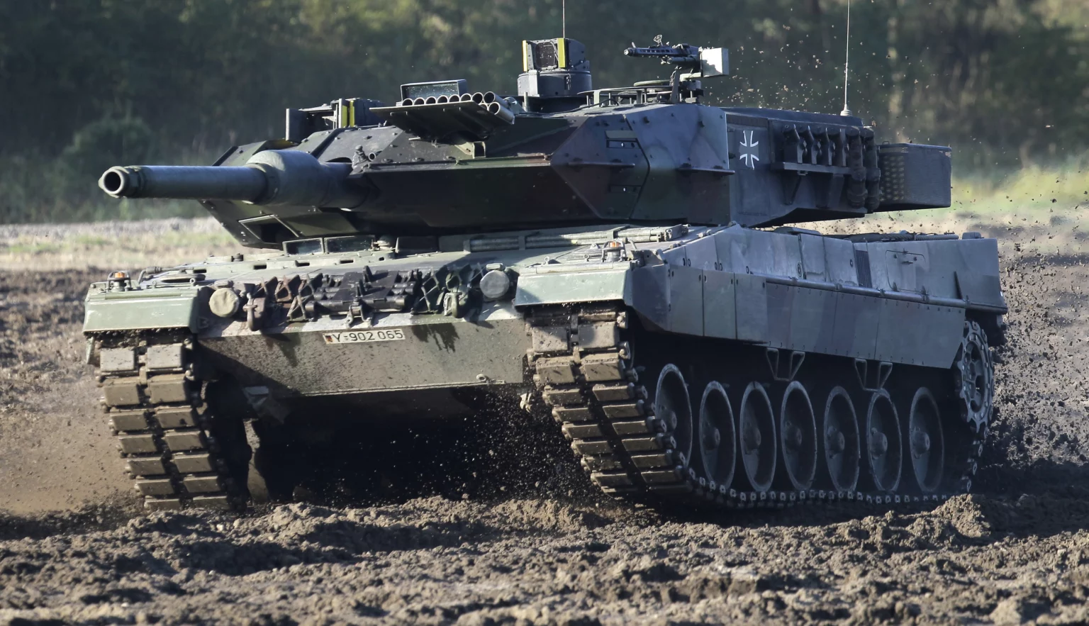 german-made-leopard-2-tanks-inefficient-on-ukraine-battlefield-russian-installed-adviser