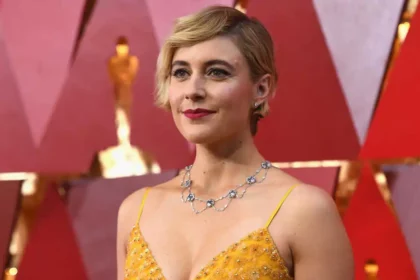 greta-gerwig-reveals-she-saw-the-audiences-reaction-by-standing-in-the-back-of-barbie-screenings