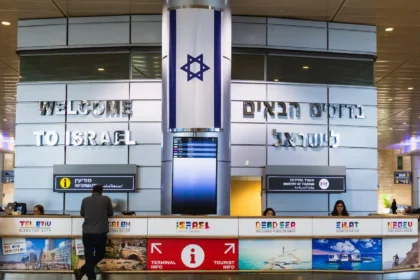 major-airlines-cancel-dozens-of-flights-to-israel-following-hamas-launching-a-surprise-attack