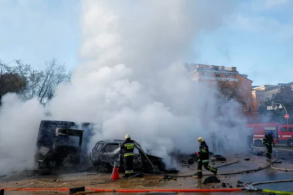 ukraines-capital-kyiv-came-under-air-attack-blasts-heard-mayor