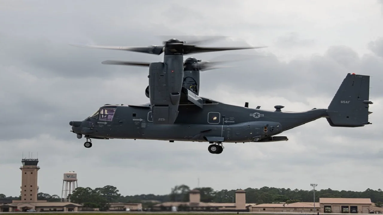 us-military-v-22-osprey-aircraft-with-8-people-onboard-crashes-off-japan