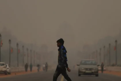 schools-shut-across-indias-capital-new-delhi-as-toxic-smog-engulfs