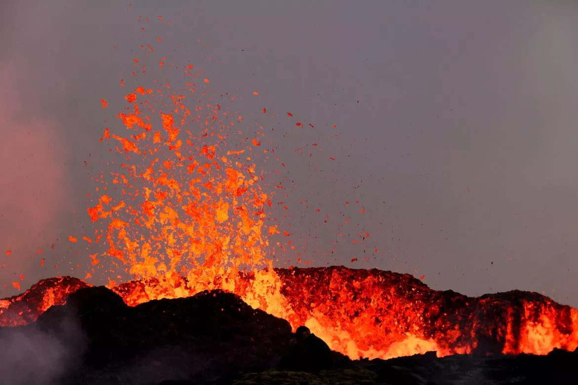 thousands-of-residents-evacuated-over-volcano-fears-in-an-icelandic-town