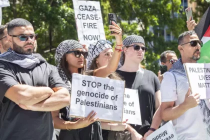 dozens-gather-in-sydneys-hyde-park-in-support-of-palestinian