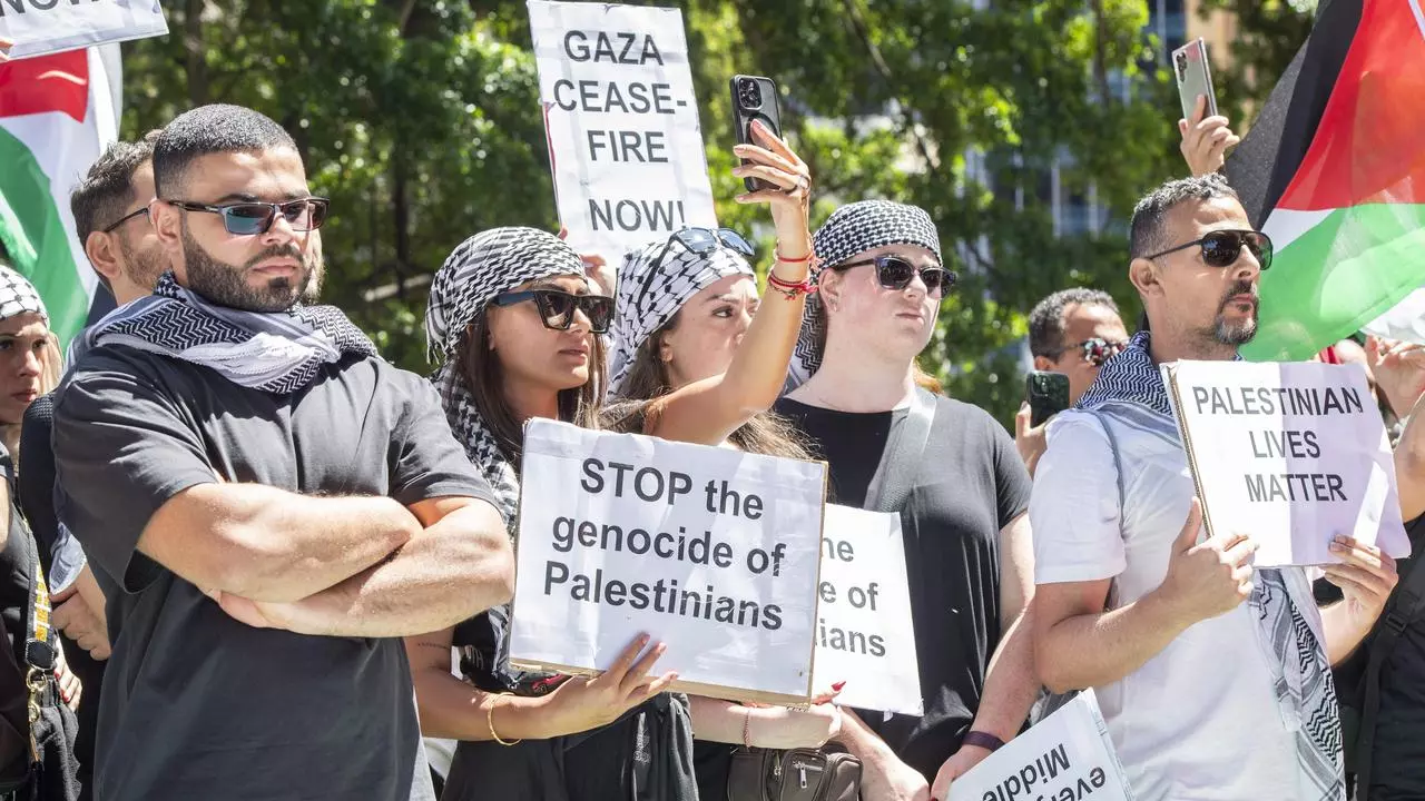 dozens-gather-in-sydneys-hyde-park-in-support-of-palestinian