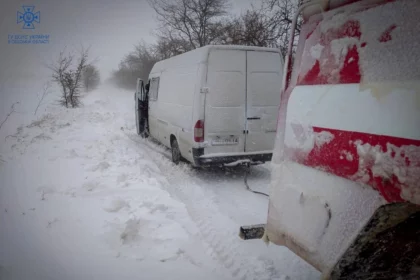 at-least-dozen-people-die-in-snowstorms-in-ukraine-interior-minister