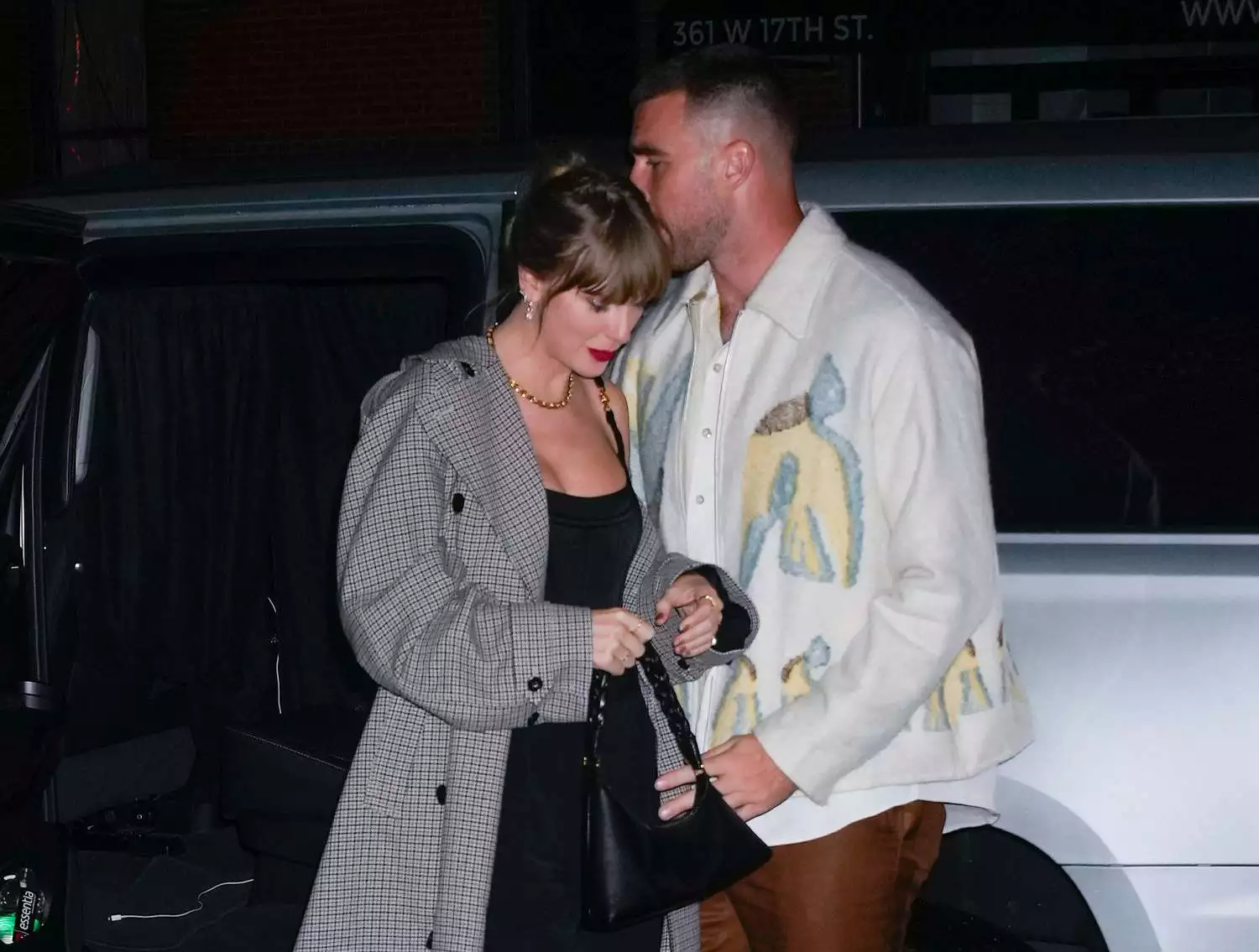travis-kelce-grabbed-dinner-in-a-private-room-with-taylor-swift-in-argentina-says-source