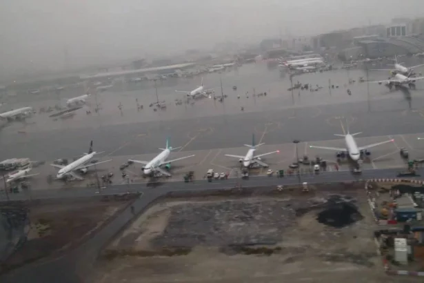 heavy-rain-causes-disruption-to-flights-at-dubai-airport